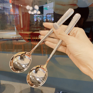 Cuillère élégante en acier inoxydable 304 avec motif diamant, durable pour la cuisine occidentale, la crème glacée et les dîners. - Product Image 1