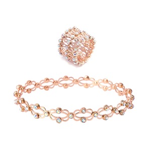 2026 Hot Sale 2 in 1 Kreativer Kupfer armband Stretch Ring Transform able <span class=keywords><strong>Magic</strong></span> Teleskop ring Verstellbarer Damen schmuck ring - Product Image 2