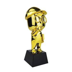 Statue d'artisanat en résine pour garçon en métal doré personnalisé Pâques Graduation Cartoon Toy Trophy Award Literature Cup Souvenir Style Love - Product Image 5