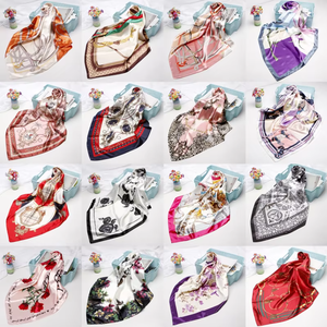 Foulard Quadrato Grande Multicolore Effetto Seta Stampato, <span class=keywords><strong>Bandana</strong></span> Decorativa Versatile per Pendolarismo Quotidiano e Accessori per Foto da Festa - Product Image 2