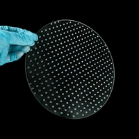 Plaques de quartz fondues transparentes/givrées personnalisées, pureté 99,99 %, avec trous de précision, forme circulaire, transmission lumineuse 92 %