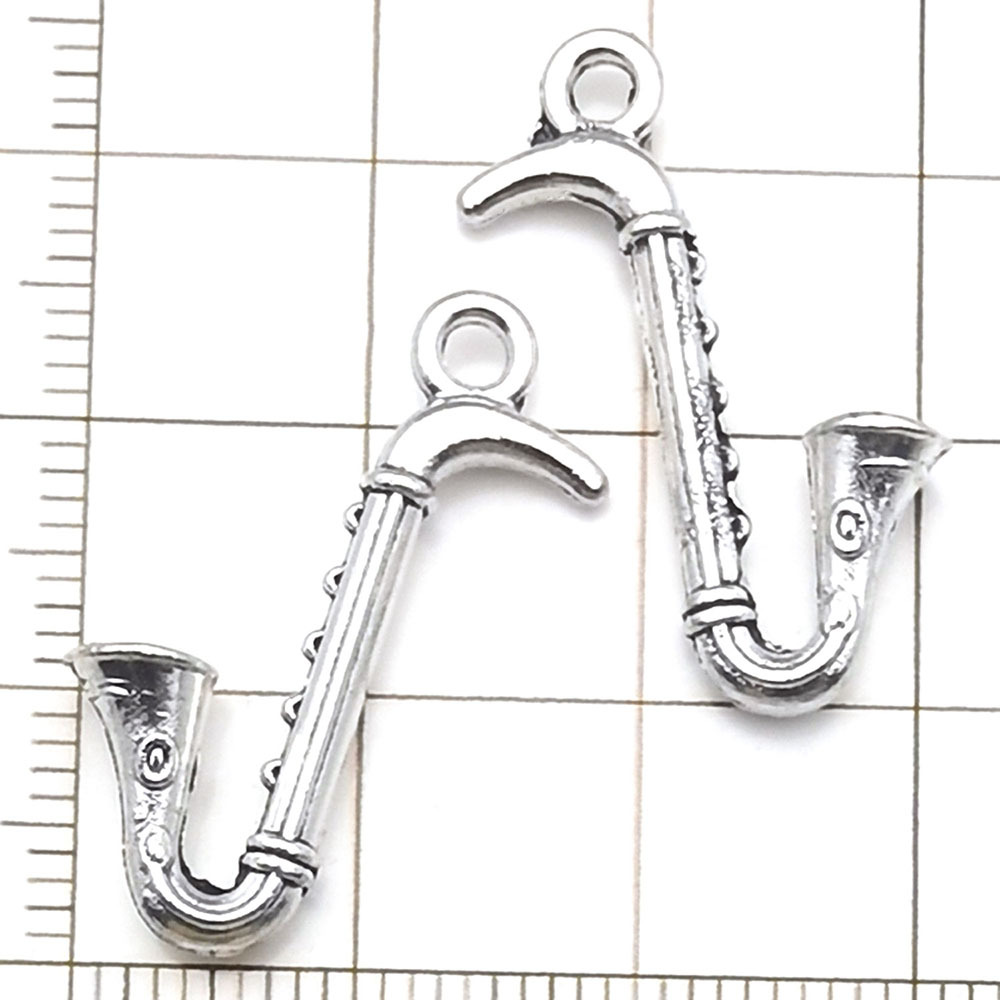 1 antique silver saxophone - 1.2g - 16*26mm - 15562