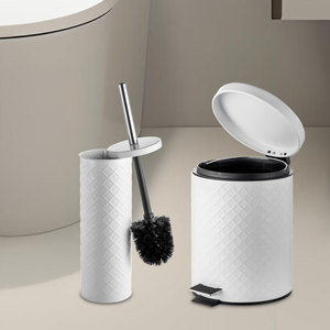Combo de Baño Compacto y Coordinado - Bote Redondo Blanco de 5L con Relieve y Portaescobillas a Juego - Product Image 1