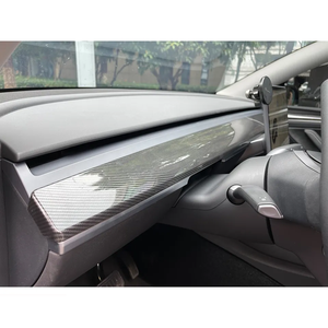 Garniture centrale <span class=keywords><strong>de</strong></span> <span class=keywords><strong>porte</strong></span> avant Perfect Fit pour Tesla Model Y |   Noir brillant / Aspect carbone / Noir mat <span class=keywords><strong>de</strong></span> haute qualité - Product Image 3