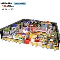 Capsule spatiale de train de dessin animé pour enfants personnalisée Équipement de terrain de jeu intérieur en plastique durable pour centres de jeu