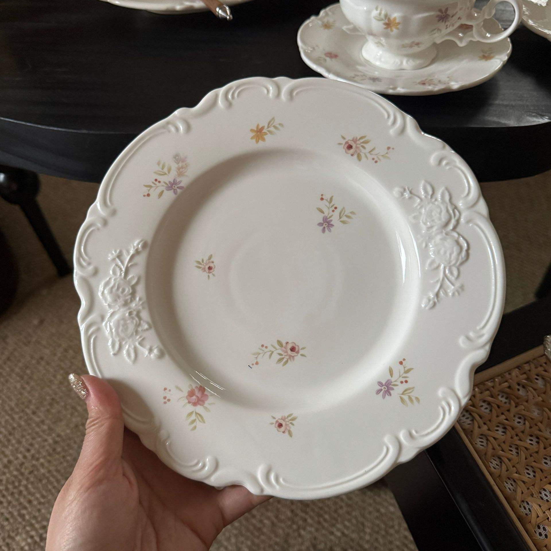 "Pastoral Flower Language 8.5-inch plate.