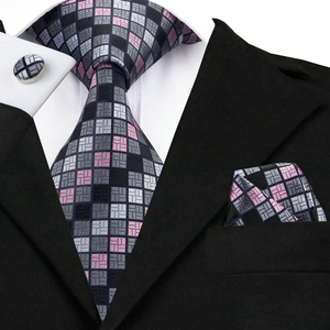 Set Cravatta da <span class=keywords><strong>Uomo</strong></span> Blu Navy con Righe Dorate, Fazzoletto e <span class=keywords><strong>Gemelli</strong></span>, Tessuto Jacquard in Seta per Matrimonio - Product Image 6
