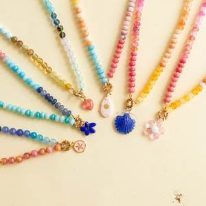 Nuevo collar de cuentas artesanal delicado de color caramelo de verano con cadena de gargantilla de cuentas de vidrio coloridas - Product Image 1