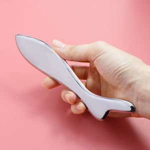 Rouleau <span class=keywords><strong>de</strong></span> massage facial en métal en forme <span class=keywords><strong>de</strong></span> cœur Gua Sha 360 à double boule, outil <span class=keywords><strong>de</strong></span> soin rafraîchissant pour le cou et les yeux, vente en gros - Product Image 2