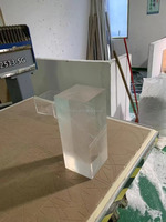 Présentoir moderne violet transparent Table de bar lumineuse de luxe rose Table basse carrée en acrylique pour bar de fête Restaurant