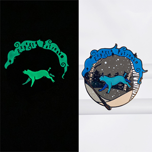 Pins de Esmalte Personalizados que Brillan en la Oscuridad, Diseña tu Propio Pin de Solapa de Esmalte Duro con Temática de Animales, Lobo, Metal - Product Image 1