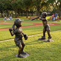 Sculpture de groupe de deux enfants jouant au baseball en bronze, style antique grandeur nature, pour terrain de sport, statue en bronze