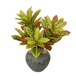 Piante Artificiali di Alta Qualità con Foglie Colorate, Alberi in Plastica per Decorazione d'Interni - Product Image 1