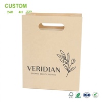 Sac en papier personnalisé avec poignée découpée et imprimé motif botanique pour marque de beauté bio, idéal pour la vente en gros et l'affichage en magasin.
