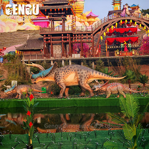Dinosaurio robótico Animatronic Triceratops de tamaño familiar a prueba de agua a la venta - Product Image 1