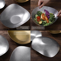 Assiette plate vintage en acier inoxydable épaissi de forme irrégulière, écologique et durable, pour desserts et plats occidentaux