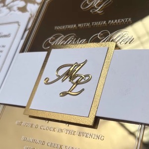 Ensemble de cartes d'invitation de mariage en acrylique miroir doré de luxe avec enveloppe blanche élégante et design personnalisé de forme premium - Product Image 2