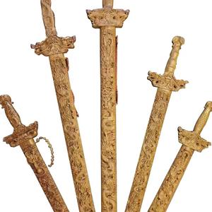 Ornement de bureau sculpté en bois de pêche en bois de pêche naturel - Product Image 1