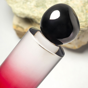 Flacone per Profumo Personalizzabile 100ml, Sottile e Alto con Fondo Spesso, in Vetro con Tappo Nero - Product Image 3