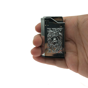 Aclamado encendedor eléctrico de broma 2 en 1 de bajo voltaje, ecológico, de plástico, con forma de cubo, juguete novedoso para fiestas - Product Image 1