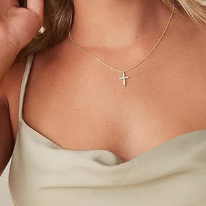 Collana con Ciondolo a Croce Placcata Oro di Tendenza, Gioiello alla Moda con Strass, Collana con Pendente della Fede per Donne - Product Image 5