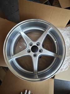 YXQ <span class=keywords><strong>Prix</strong></span> de Gros Jantes en Alliage Coulé 18 Pouces 8.5J 5x108 à Cinq Branches Argentées avec Déport Usiné Jantes de <span class=keywords><strong>Voiture</strong></span> à Grand Déport pour Volvo - Product Image 5