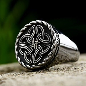 Anillo <span class=keywords><strong>de</strong></span> Odín con nudo <span class=keywords><strong>de</strong></span> celtas nórdicos <span class=keywords><strong>de</strong></span> acero inoxidable para hombre, <span class=keywords><strong>diseño</strong></span> especial, joyería <span class=keywords><strong>de</strong></span> alto pulido - Product Image 2