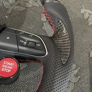 Volant sport personnalisé en fibre de carbone pour <span class=keywords><strong>Audi</strong></span> B8/B9/TTS/A4/B8.5/A5/A6/C7/C8/A7/A8/Q3/Q5/S3/S5/RS5/<span class=keywords><strong>R8</strong></span> avec boutons <span class=keywords><strong>R8</strong></span> et 3 branches - Product Image 5