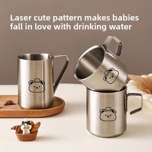 Tasse pour enfants en acier inoxydable 304, design moderne, motif dessin animé mignon, double paroi, incassable, avec poignée, pour lait et eau au bureau - Product Image 2