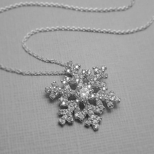 Collar con colgante de copo de nieve para mujer, piedra brillante, regalo de joyería de moda navideña - Product Image 1