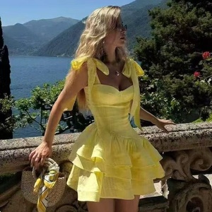 OUDINA Vestito Mini Plissettato Asimmetrico con Volant e Collo Halter, Elegante e Casual per <span class=keywords><strong>Donne</strong></span> - Product Image 1
