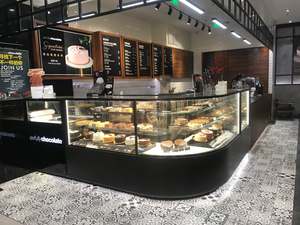 ตู้แช่เค้ก ตู้โชว์ขนม ตู้แช่แข็งสำหรับร้านเบเกอรี่ พร้อมไฟ LED สำหรับร้านขายเค้ก ขายส่งจากโรงงาน - Product Image 4