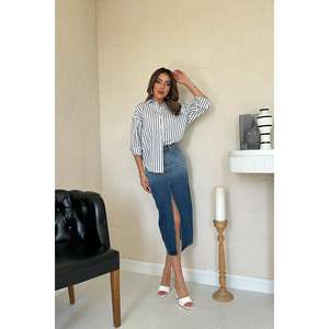 Camisa de mujer a rayas azul marino con botones, estilo casual de popelina para el día a día, con abertura frontal y manga larga - Product Image 4