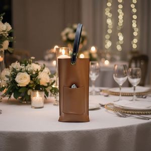 Porta Botellas Elegante y Portátil con Abridor, Protector y Exhibidor de Vinos, para Proteger y Mostrar tus Vinos Favoritos - Product Image 2