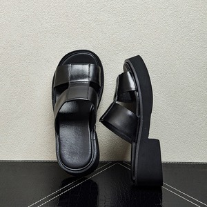 Nouvelles sandales d'été rehaussantes pour hommes en cuir à semelle épaisse, à bout ouvert et à bride droite - Product Image 2