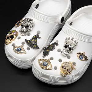 Mode En Gros Or Argent Bling Métal Chaussure Charme Devil's Eye De Luxe Perle Sabots À La Mode Personnalisé Chaussure Charme Accessoires - Product Image 1