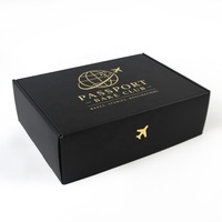 Caja de Cartón Corrugado Plegable Negra con Logotipo Personalizado Estampado en Relieve para Envío de Ropa y Prendas de Vestir