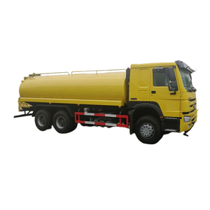 Camion arroseur Sinotruk Howo 6x4 avec moteur diesel, réservoir de 20000L, norme d'émission Euro 2, zone d'arrosage de 8 à 12m - Product Image 6