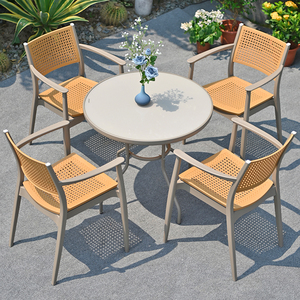 Mesas de aluminio duraderas para exteriores de diseño moderno, juego de <span class=keywords><strong>sillas</strong></span> de jardín de <span class=keywords><strong>PVC</strong></span> impermeables para patio, cafeterías, uso en la playa, Material de madera - Product Image 1