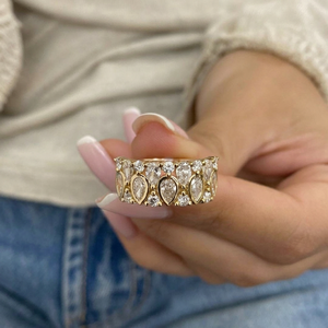 Anillo de Eternidad con Diamantes en Corte Pera y Redondo en Oro Amarillo Sólido, Anillo de Boda Ancho de Inspiración Vintage, Elegante y Sofisticado - Product Image 1