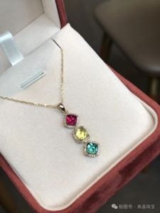 Collier pendentif en or 18 carats avec trois pierres précieuses taillées en forme de sucette, tourmaline arc-en-ciel avec 72 diamants mêlée, bijoux fins pour femme à porter au quotidien - Product Image 2