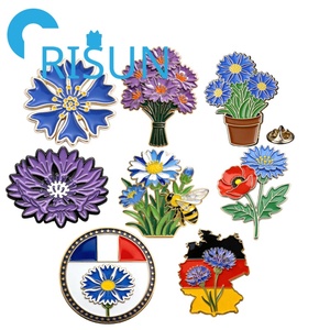 Spilla in Metallo Smaltato Personalizzata all'Ingrosso, Motivo Papavero e Fiore Blu, Gioiello Floreale, Distintivo Smaltato - Product Image 1