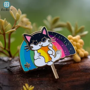 Çin üretici komik Metal Pin rozeti logosu kişiselleştirilmiş özel köpek Anime yumuşak emaye yaka düğme pimleri çanta şapka