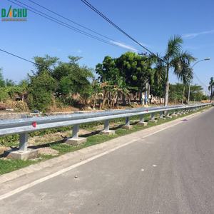 Barrière <span class=keywords><strong>de</strong></span> sécurité en acier galvanisé en forme <span class=keywords><strong>de</strong></span> W, équipement <span class=keywords><strong>de</strong></span> circulation routière pour les routes et les zones <span class=keywords><strong>de</strong></span> stationnement aux Philippines - Product Image 1