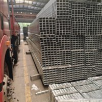 Tuyau en acier rectangulaire ERW Q235B galvanisé à chaud, résistance à la compression 235 MPa, épaisseur 1,0-5,0 mm, 200-275 g/m² zinc