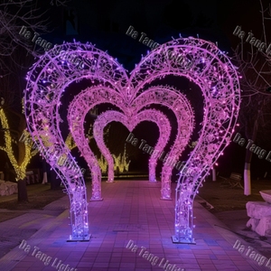 Instalaciones de Luces Románticas en Forma de Corazón que Brindan un Espacio Fotográfico Compartible para Patios de Hoteles y Plazas Comerciales - Product Image 6