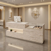 Comptoir de réception de bijouterie en placage de bois, comptoir de caisse avec vitrine, présentoir à bijoux et bureau d'accueil