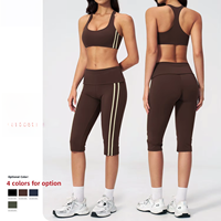 Ensemble de yoga capri personnalisé pour femme avec legging à passepoil contrastant et brassière dos nageur – Tenue de sport ultra douce