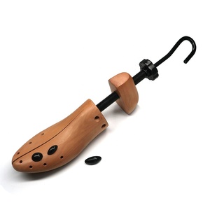 Éplucheur de <span class=keywords><strong>chaussures</strong></span> en bois pour hommes, extenseur de <span class=keywords><strong>chaussures</strong></span> à deux voies (longueur et largeur), avec poignée de crochet, en hêtre/bois dur (vernis), SS02A - Product Image 1