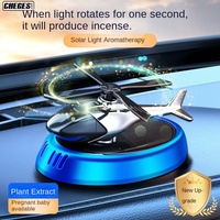 Ornement d'aromathérapie pour voiture Parfum d'avion rotatif solaire pour console centrale de voiture Fournitures de décoration en métal